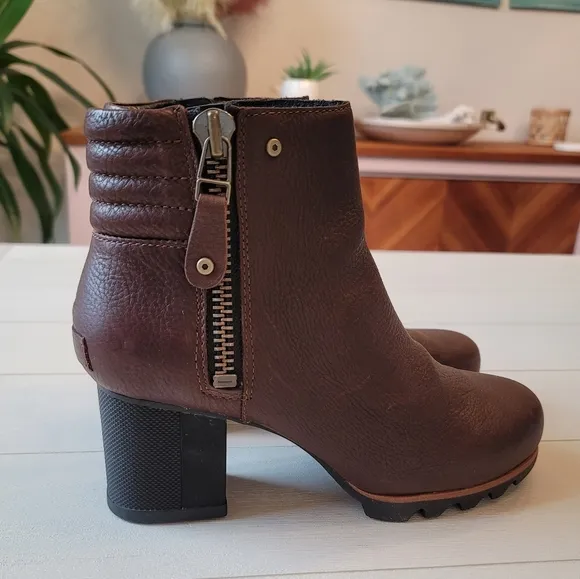 Sorel Danica Leather Booties in Tobacco - Like New
