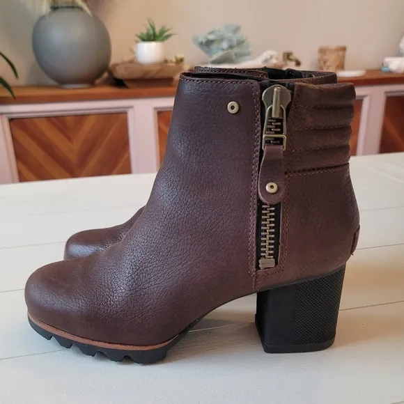 Sorel Danica Leather Booties in Tobacco - Like New