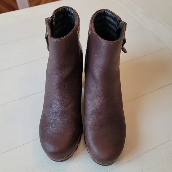 Sorel Danica Leather Booties in Tobacco - Like New