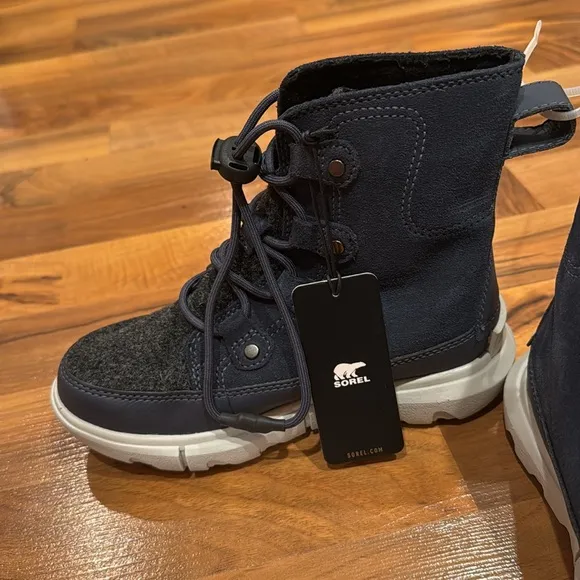 Sorel‎ explorer navy blue warm boots girls size 13 NWT
