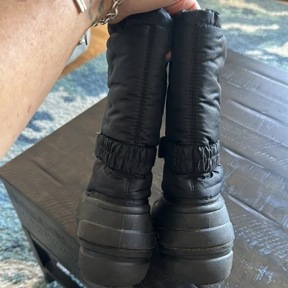 SOREL Flurry Children’s Size 5 Winter Snow Boots Black Red Weather Proof Warm