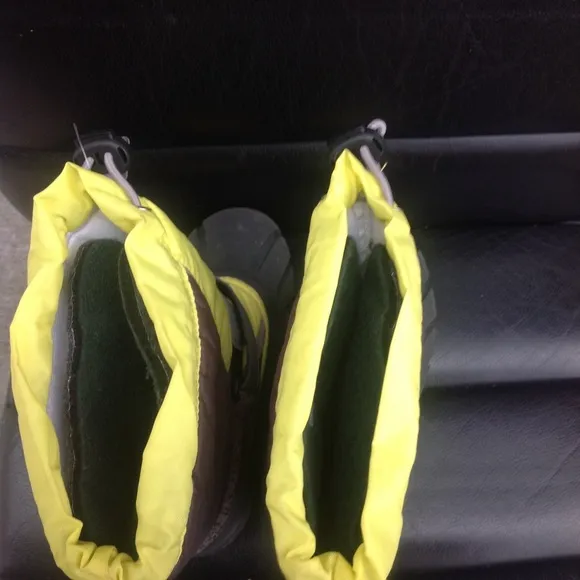 Sorel girls yellow winter rain boots size 13
