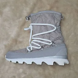 SOREL GRAY KINETIC WATERPROOF  COLD WEATHER PLATFORM BOOTS, SIZE 8.5 - NEW