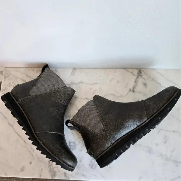 SOREL, Harlow Taupe Quarry Gray Chelsea Waterproof Leather Ankle Boots Size 7