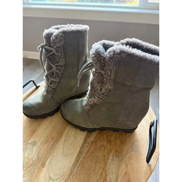 Sorel Joan Arc Arctic Wedge Leather Shearling Green Gray Women's size 7 Boots