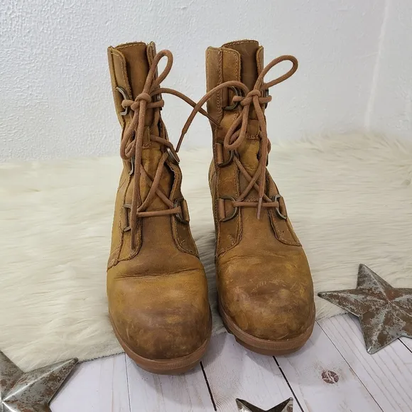 Sorel Joan of Arctic Wedge II Camel Tan Nubuck Lace Up Ankle Boots Size 9