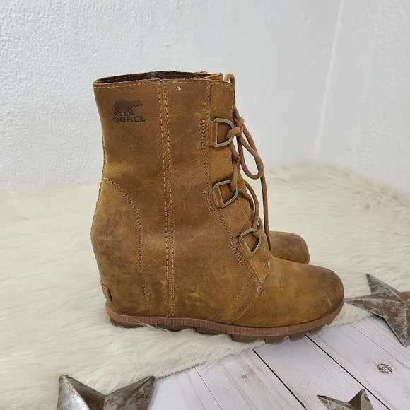 Sorel Joan of Arctic Wedge II Camel Tan Nubuck Lace Up Ankle Boots Size 9