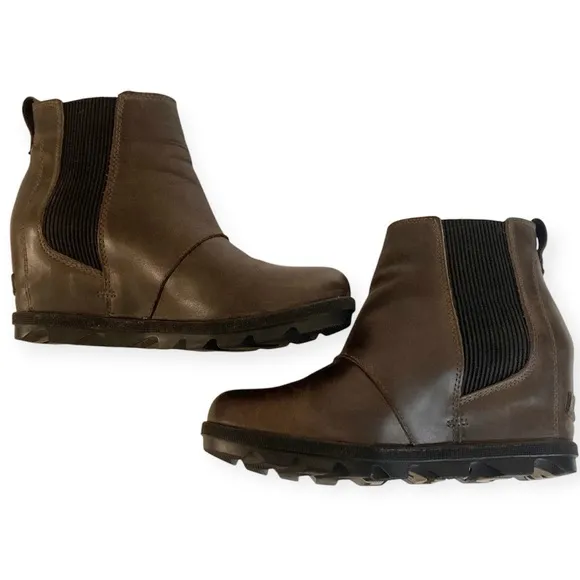 Sorel Joan Of Arctic Wedge II Chelsea Boots Booties Size 8.5 Dark Brown &amp; Black