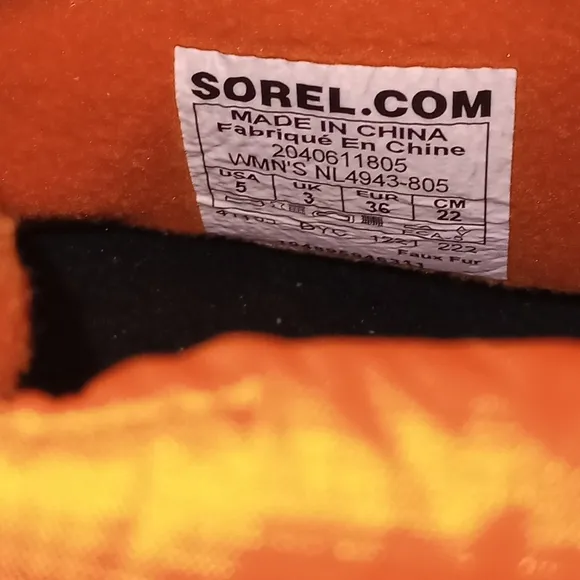 🆕🎉Sorel Out N About Puffy Zip Boots in Heatwave Fawn