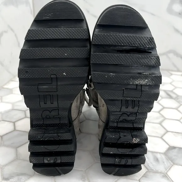 SOREL Phoenix Gray &amp; Black Lace Up Hiking Boots Women’s Size 7