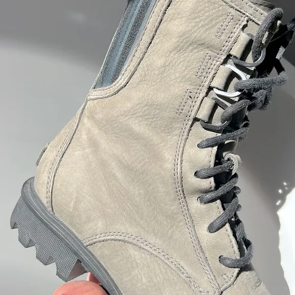 SOREL Phoenix Gray &amp; Black Lace Up Hiking Boots Women’s Size 7