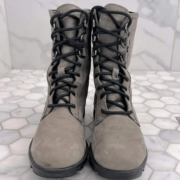 SOREL Phoenix Gray &amp; Black Lace Up Hiking Boots Women’s Size 7