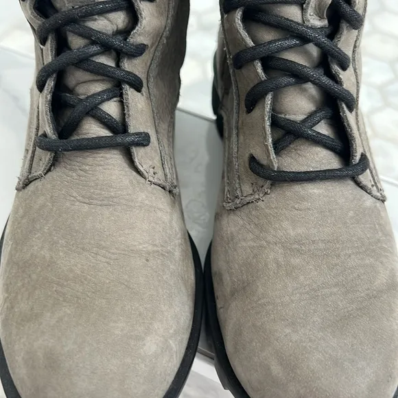 SOREL Phoenix Gray &amp; Black Lace Up Hiking Boots Women’s Size 7