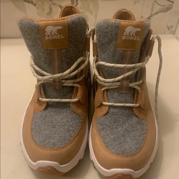 Sorel women Tan and Gray Boots