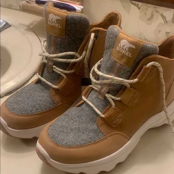 Sorel women Tan and Gray Boots