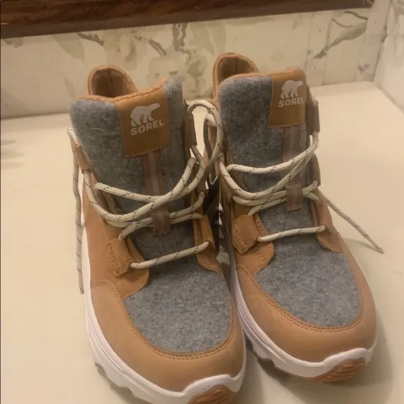 Sorel women Tan and Gray Boots