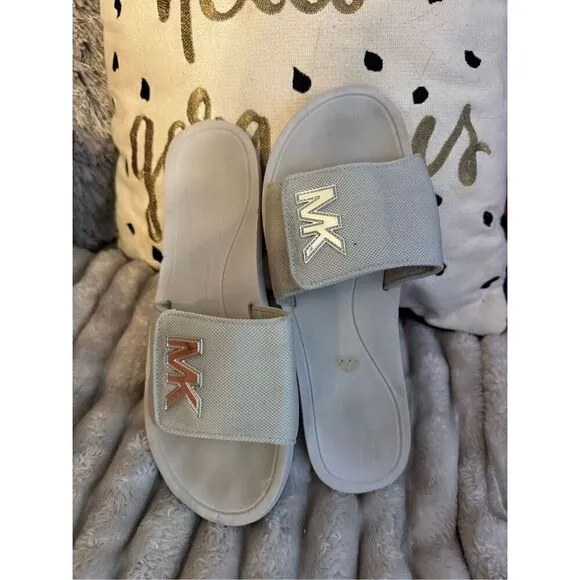Sz10 nwot michael Kors gilmore pool slide sandals w/logo silver mesh chain