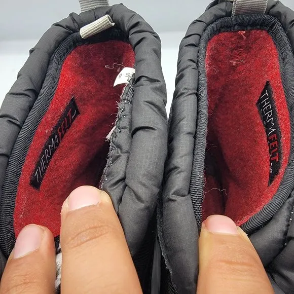 The North Face Alpenglow IV 4 Boys Size 6 Black Winter Snow Boots NF0A2T5P
