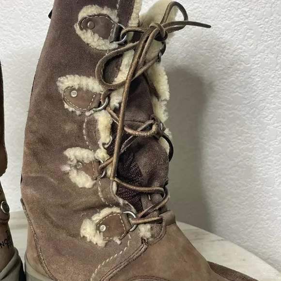 The North Face boots fur lined snow women’s sz 7 lace up 200 gram insula…