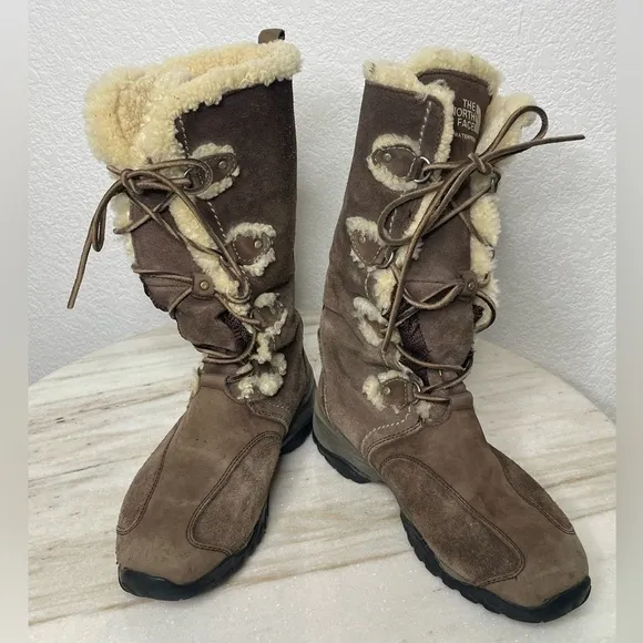 The North Face boots fur lined snow women’s sz 7 lace up 200 gram insula…