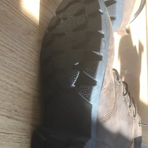 Timberland boots NEARLY NEW! size 6 big boys
