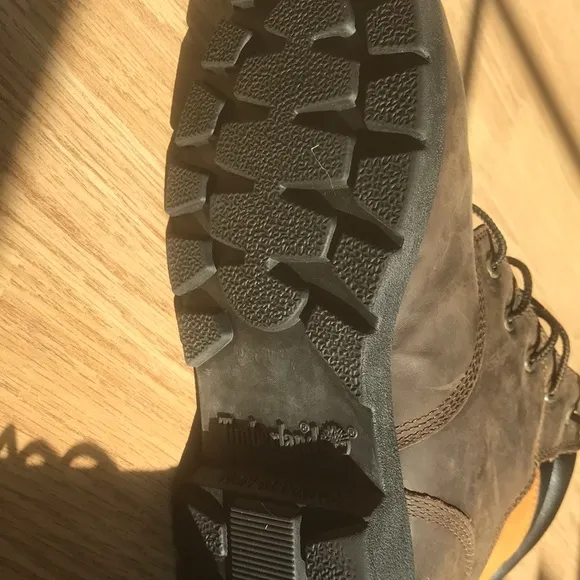 Timberland boots NEARLY NEW! size 6 big boys