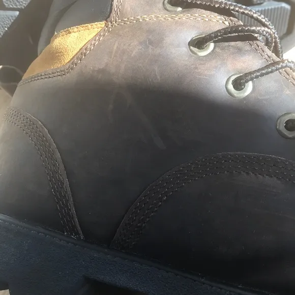 Timberland boots NEARLY NEW! size 6 big boys