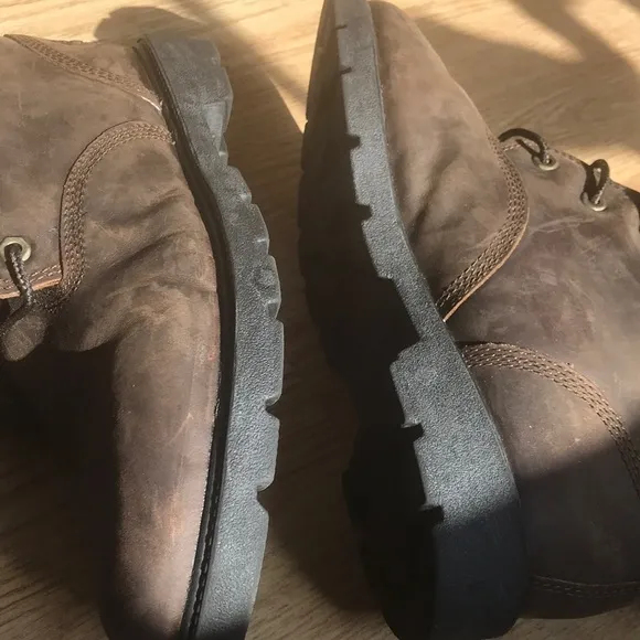 Timberland boots NEARLY NEW! size 6 big boys
