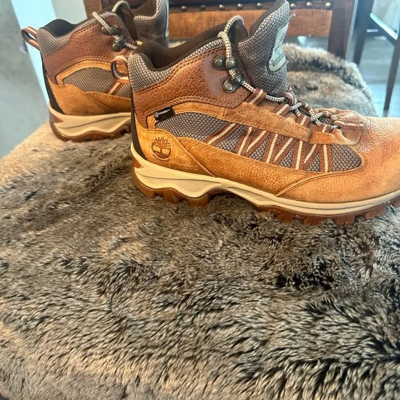 Timberland Wide Mount Maddsen Leather Mid Ankle Hiking Boots, Size 8.5