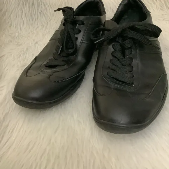 Tods men’s black leather lace up shoes size 7.5