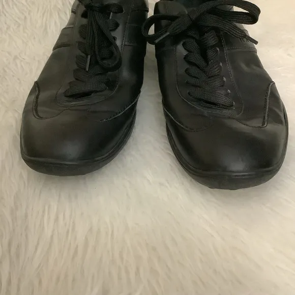 Tods men’s black leather lace up shoes size 7.5