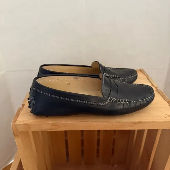 Tods Womens Black Leather Driving Loafers Size 36.5 EU With Rubber Sole Detailin