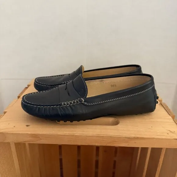 Tods Womens Black Leather Driving Loafers Size 36.5 EU With Rubber Sole Detailin