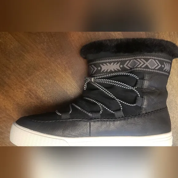 Tom's Alpine Round Toe Stylish Black Winter Boots Size 6