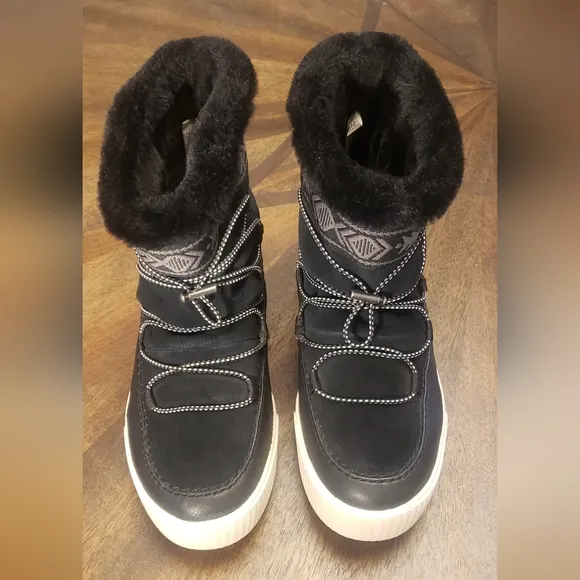 Tom's Alpine Round Toe Stylish Black Winter Boots Size 6