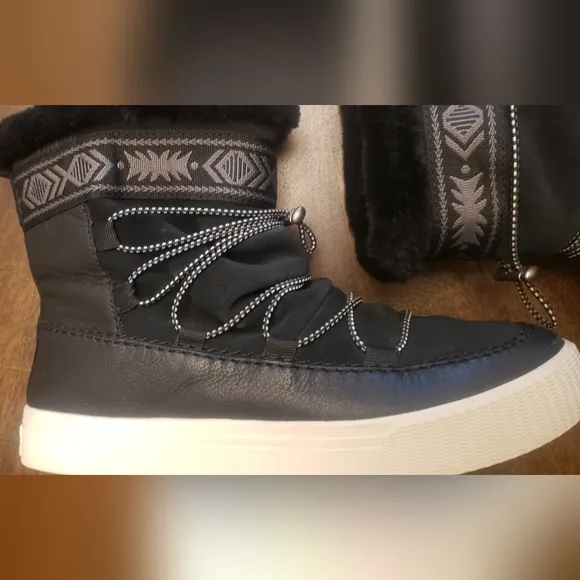 Tom's Alpine Round Toe Stylish Black Winter Boots Size 6