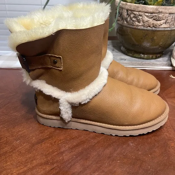 UGG AIREHART CHESTNUT SHEEPSKIN BUCKLE BOOTS 10