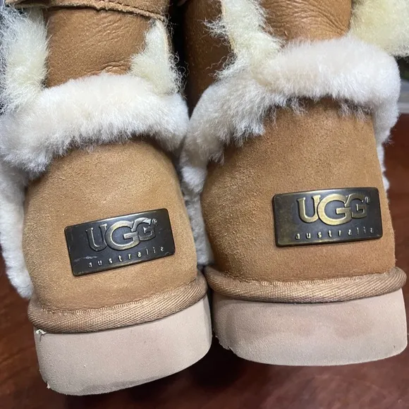 UGG AIREHART CHESTNUT SHEEPSKIN BUCKLE BOOTS 10