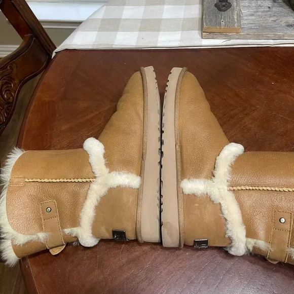 UGG AIREHART CHESTNUT SHEEPSKIN BUCKLE BOOTS 10