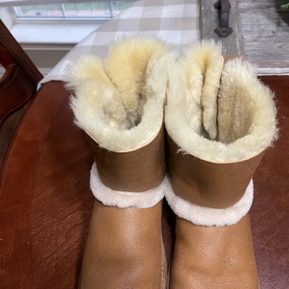 UGG AIREHART CHESTNUT SHEEPSKIN BUCKLE BOOTS 10