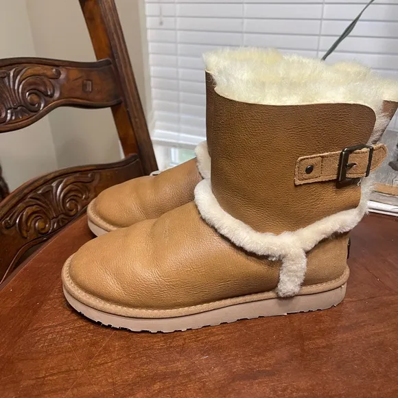 UGG AIREHART CHESTNUT SHEEPSKIN BUCKLE BOOTS 10