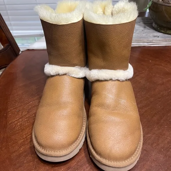 UGG AIREHART CHESTNUT SHEEPSKIN BUCKLE BOOTS 10