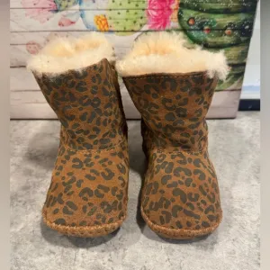 UGG Australia Cassie Leopard Brown Shearling Lined Booties Size 4/5 Infant Baby