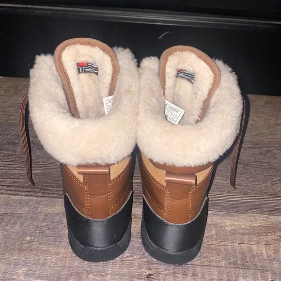 Ugg Australia Kids Adirondack boots Size 3
