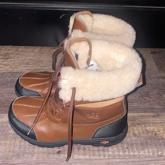 Ugg Australia Kids Adirondack boots Size 3