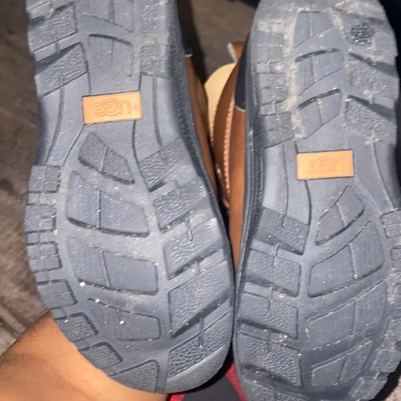 Ugg Australia Kids Adirondack boots Size 3