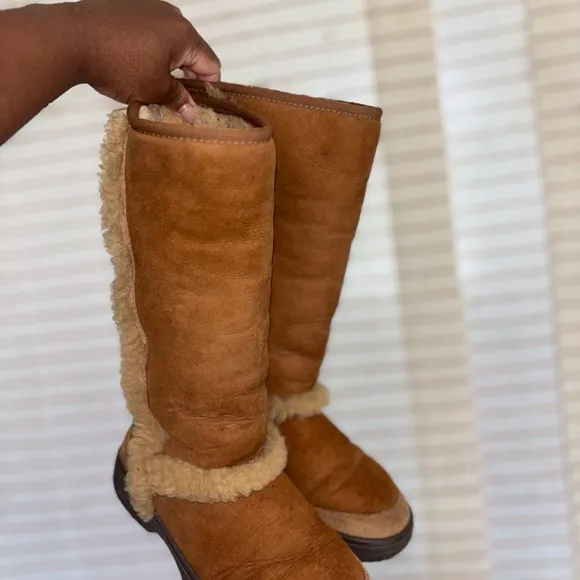 UGG Australia Sunburst  5218 Tall Tan Shearling-Lined Women's Boots Size 6