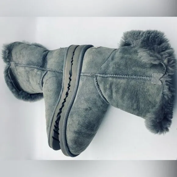 UGG Australia Women’s Bailey Button Leather/Sheepskin Boots 6