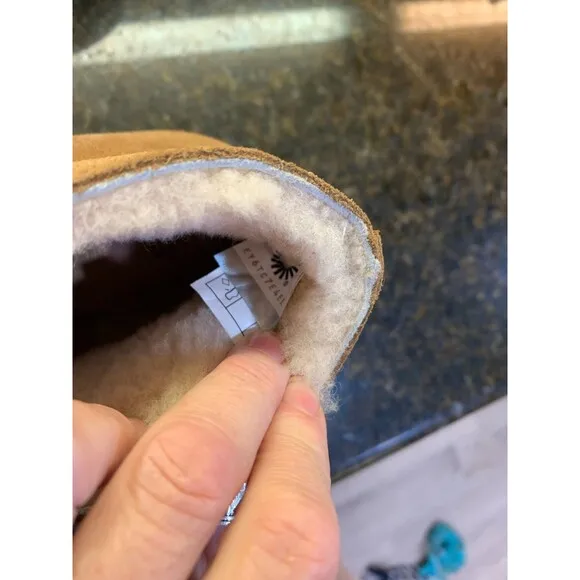 Ugg Australia Women's Kasen II Boots  Size 9 EUC