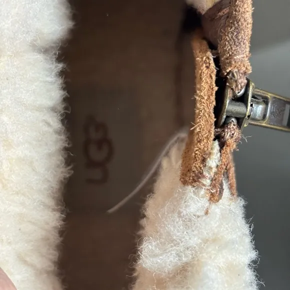 UGG Benson Ankle Boots Womens 8 Sheepskin Booties Sherpa Lined Zipper 1095151.
